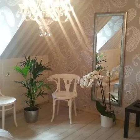 Wohnung Mit Zwei Schlafzimmern Metro. Апартаменты *